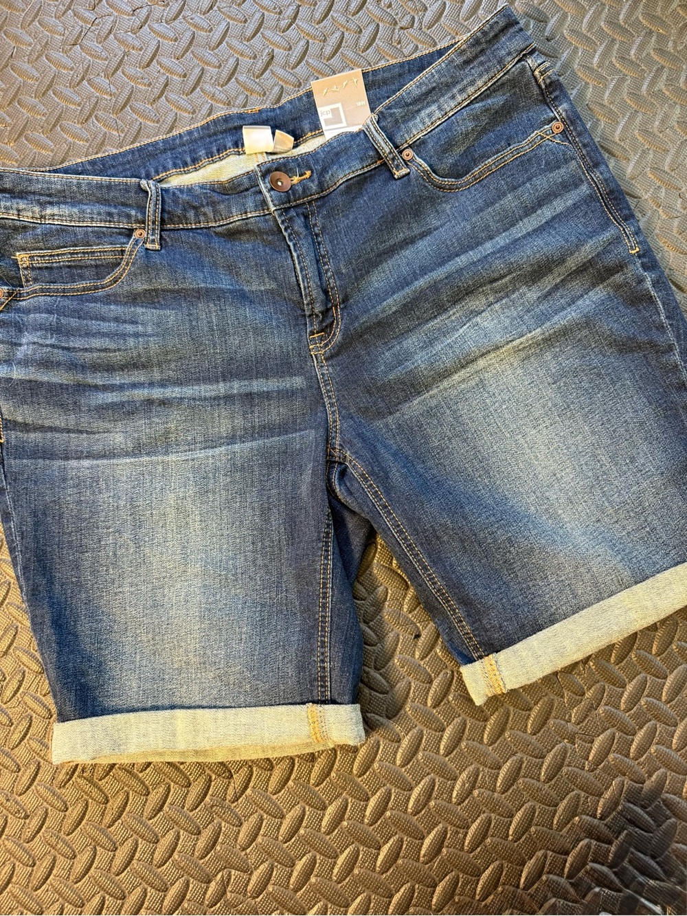 NWT JC Penny Medium Wash Cuffed Bermuda Denim Shorts Size 18W
